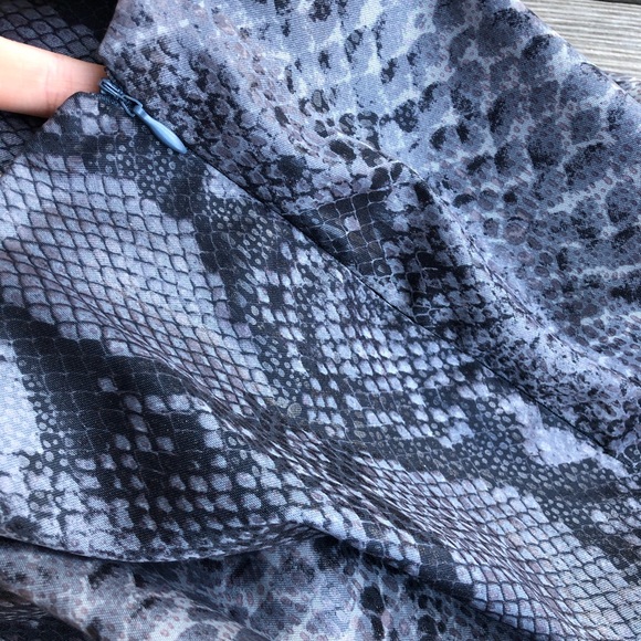 Long Paige New York Snake Skin Capri Pants - Picture 6 of 6